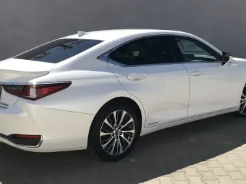 Lexus Seria ES 300h Executive