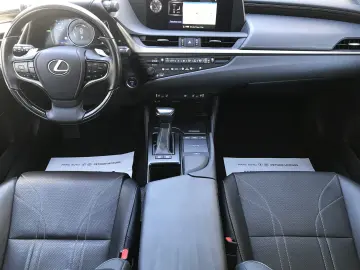 Lexus Seria ES 300h Executive