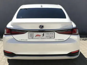 Lexus Seria ES 300h Executive