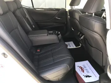 Lexus Seria ES 300h Executive