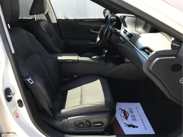 Lexus Seria ES 300h Executive