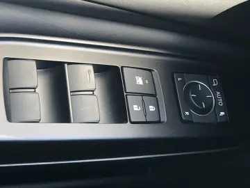 Lexus Seria ES 300h Executive