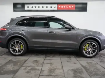 PORSCHE Cayenne E-Hybrid PANO HeadUp MATRIX AHK BOSE 21z
