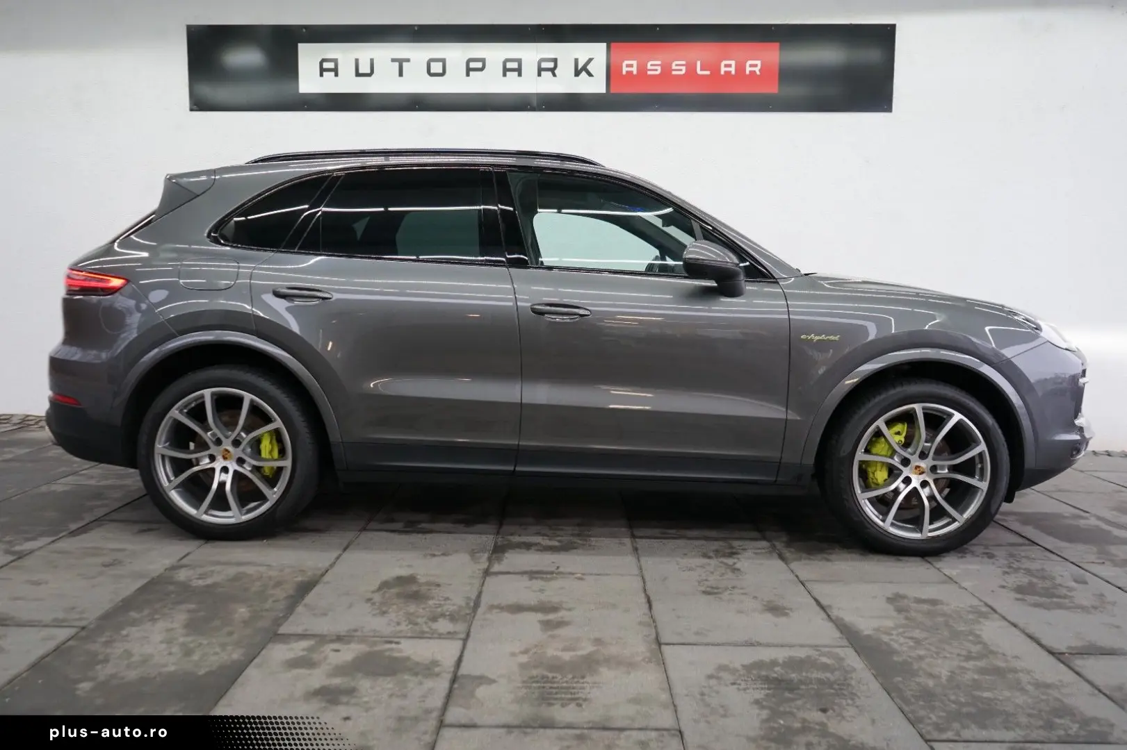 PORSCHE Cayenne E-Hybrid PANO HeadUp MATRIX AHK BOSE 21z
