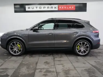 PORSCHE Cayenne E-Hybrid PANO HeadUp MATRIX AHK BOSE 21z