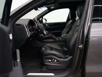 PORSCHE Cayenne E-Hybrid PANO HeadUp MATRIX AHK BOSE 21z