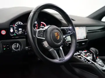PORSCHE Cayenne E-Hybrid PANO HeadUp MATRIX AHK BOSE 21z