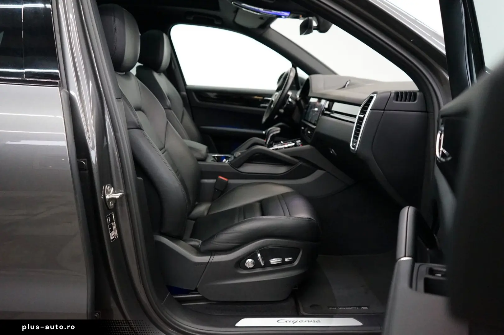 PORSCHE Cayenne E-Hybrid PANO HeadUp MATRIX AHK BOSE 21z