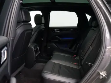PORSCHE Cayenne E-Hybrid PANO HeadUp MATRIX AHK BOSE 21z
