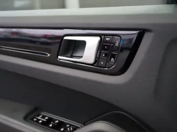 PORSCHE Cayenne E-Hybrid PANO HeadUp MATRIX AHK BOSE 21z