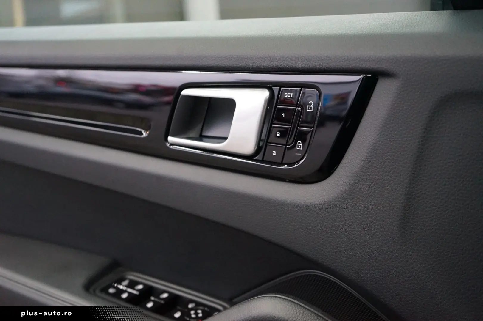 PORSCHE Cayenne E-Hybrid PANO HeadUp MATRIX AHK BOSE 21z