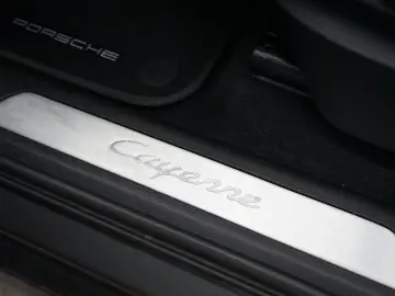 PORSCHE Cayenne E-Hybrid PANO HeadUp MATRIX AHK BOSE 21z