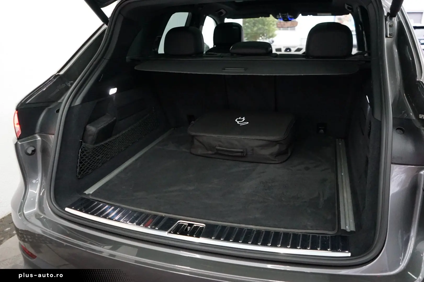 PORSCHE Cayenne E-Hybrid PANO HeadUp MATRIX AHK BOSE 21z
