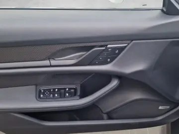 PORSCHE Taycan GTS ST Pano Bose 360 PVTS HuD Vierradlenk