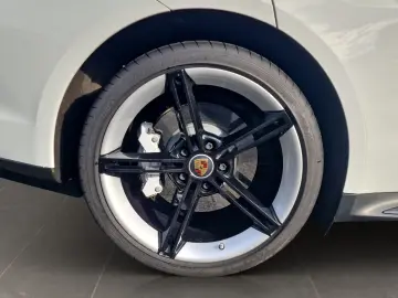 PORSCHE Taycan GTS ST Pano Bose 360 PVTS HuD Vierradlenk