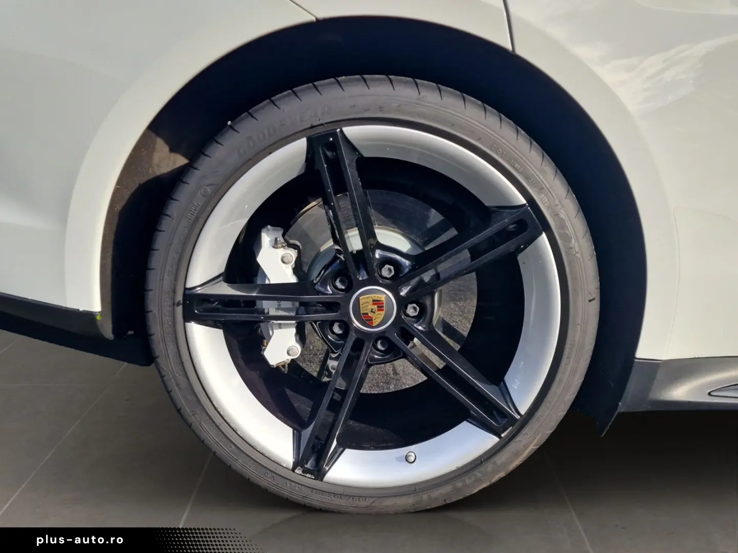 PORSCHE Taycan GTS ST Pano Bose 360 PVTS HuD Vierradlenk