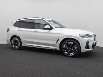 BMW iX3 IMPRESSIVE 360 DAB Alarm HUD Panorama 20Zoll