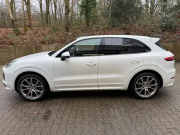 PORSCHE Cayenne S Matrix Chrono Pano Bose Softclose