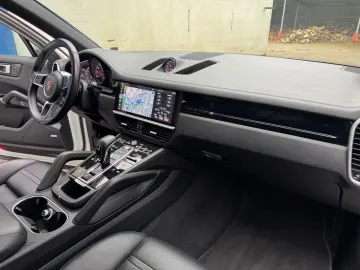 PORSCHE Cayenne S Matrix Chrono Pano Bose Softclose