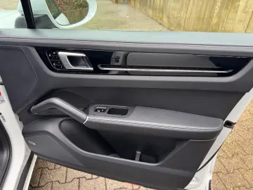 PORSCHE Cayenne S Matrix Chrono Pano Bose Softclose