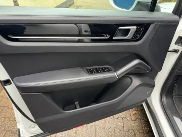 PORSCHE Cayenne S Matrix Chrono Pano Bose Softclose