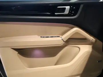 PORSCHE Cayenne E-Hybrid