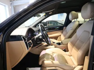 PORSCHE Cayenne E-Hybrid