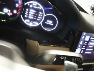 PORSCHE Cayenne E-Hybrid