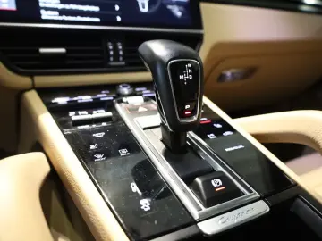 PORSCHE Cayenne E-Hybrid