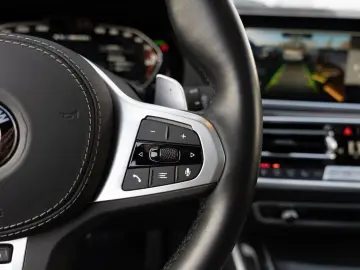 BMW X5 PANO HUD 360  LASER LED SITZBELÜFTUNG M50i