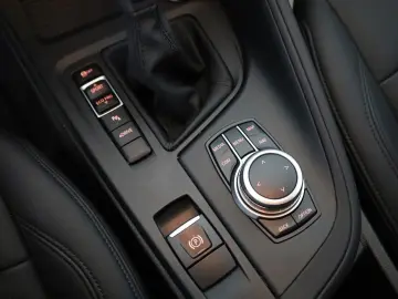 BMW X1 xDrive 25e Advantage Leder Navi LED Kamer HUD