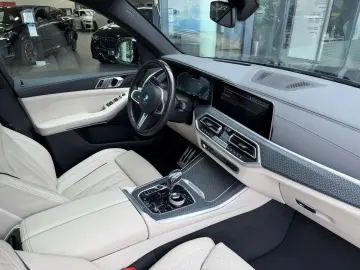 BMW X5 xDrive45e M Sport PanoSky TV HuD Massage AHK