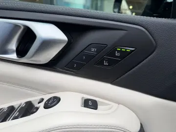 BMW X5 xDrive45e M Sport PanoSky TV HuD Massage AHK