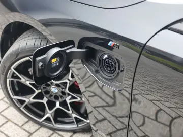 BMW 550e Touring xDrive   M Sport Pro - AHK - Bow&Wi