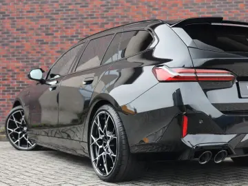 BMW 550e Touring xDrive   M Sport Pro - AHK - Bow&Wi