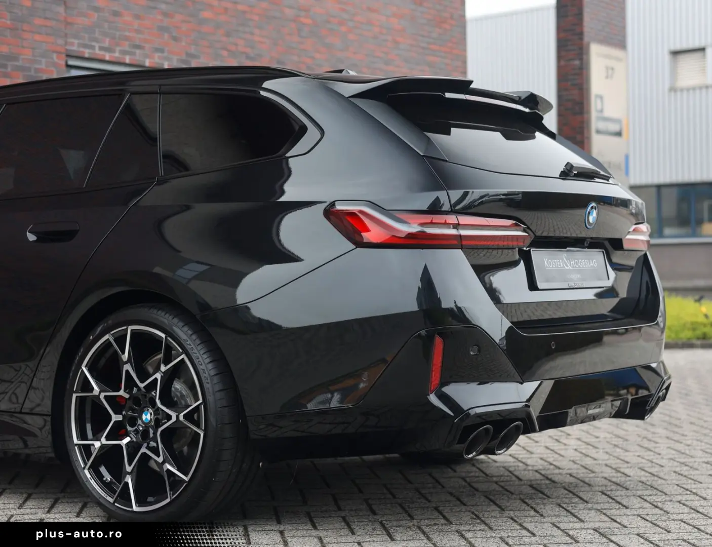 BMW 550e Touring xDrive   M Sport Pro - AHK - Bow&Wi