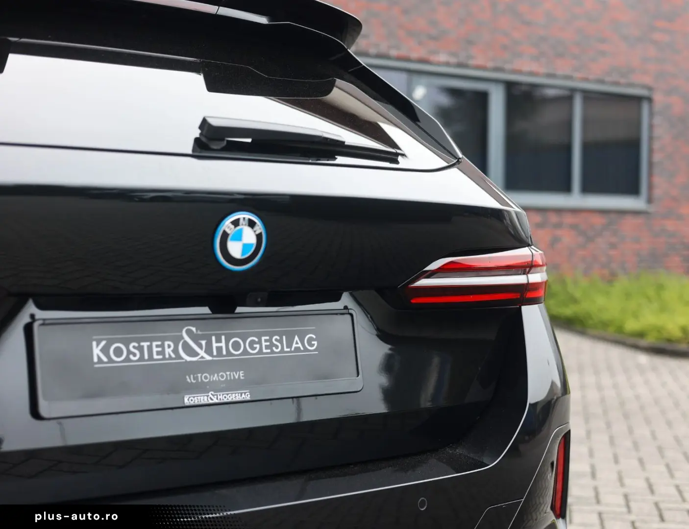 BMW 550e Touring xDrive   M Sport Pro - AHK - Bow&Wi