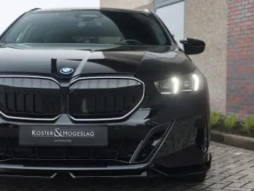 BMW 550e Touring xDrive   M Sport Pro - AHK - Bow&Wi