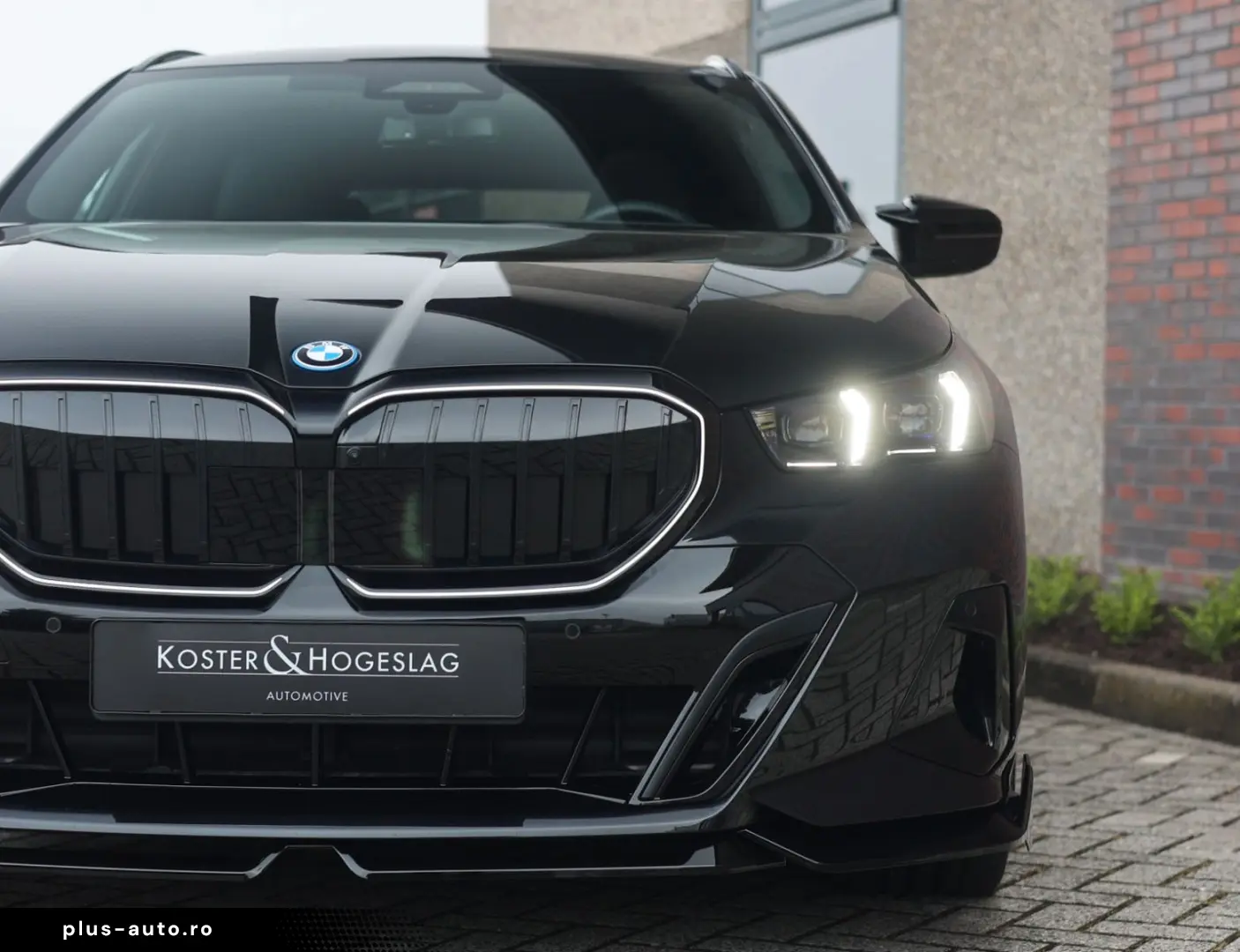 BMW 550e Touring xDrive   M Sport Pro - AHK - Bow&Wi