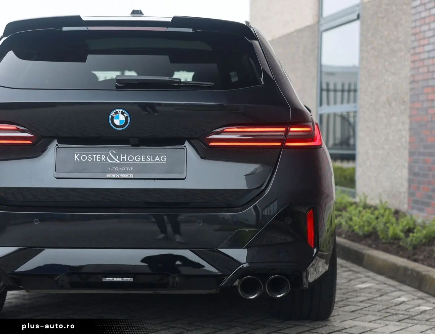 BMW 550e Touring xDrive   M Sport Pro - AHK - Bow&Wi