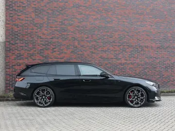 BMW 550e Touring xDrive   M Sport Pro - AHK - Bow&Wi