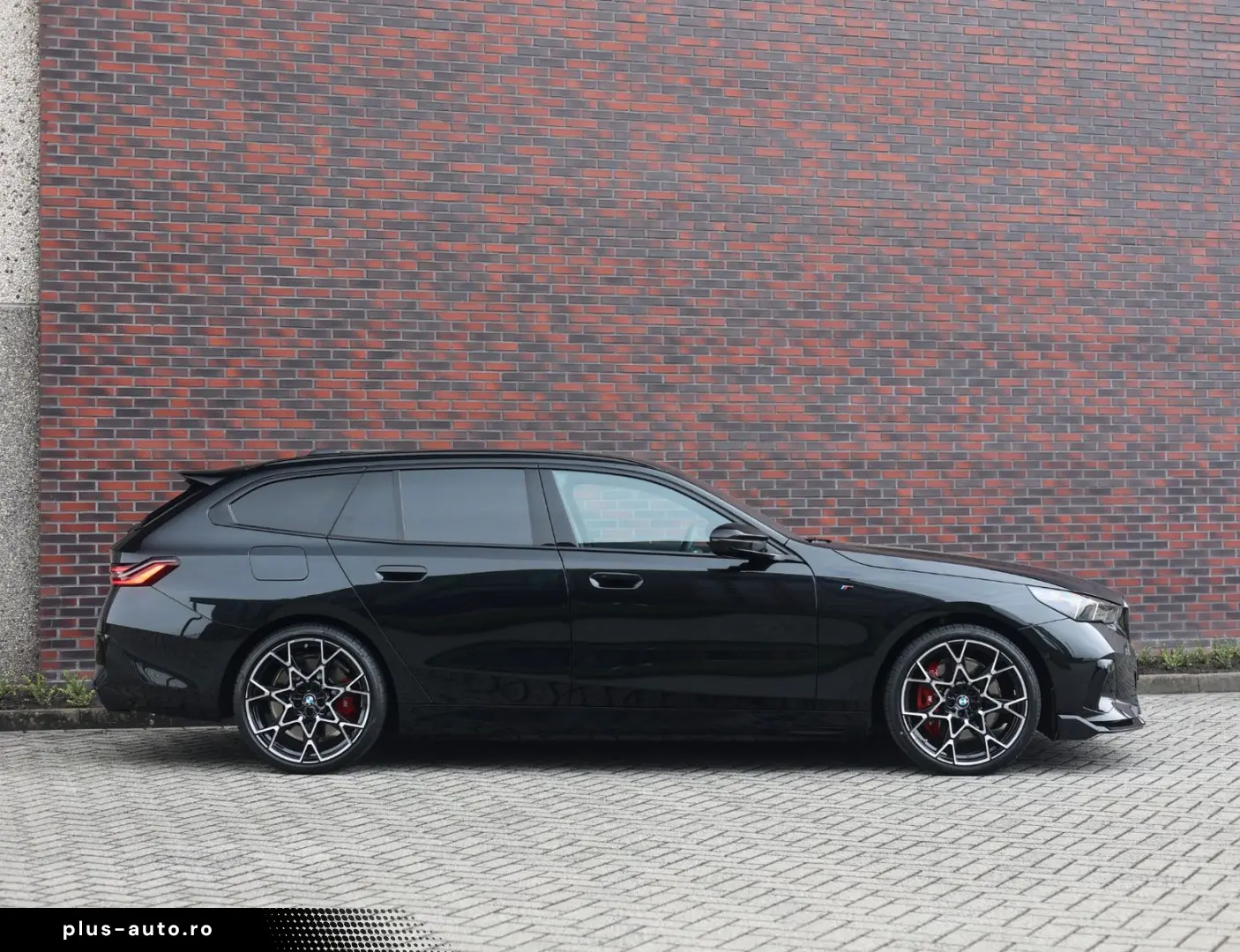 BMW 550e Touring xDrive   M Sport Pro - AHK - Bow&Wi