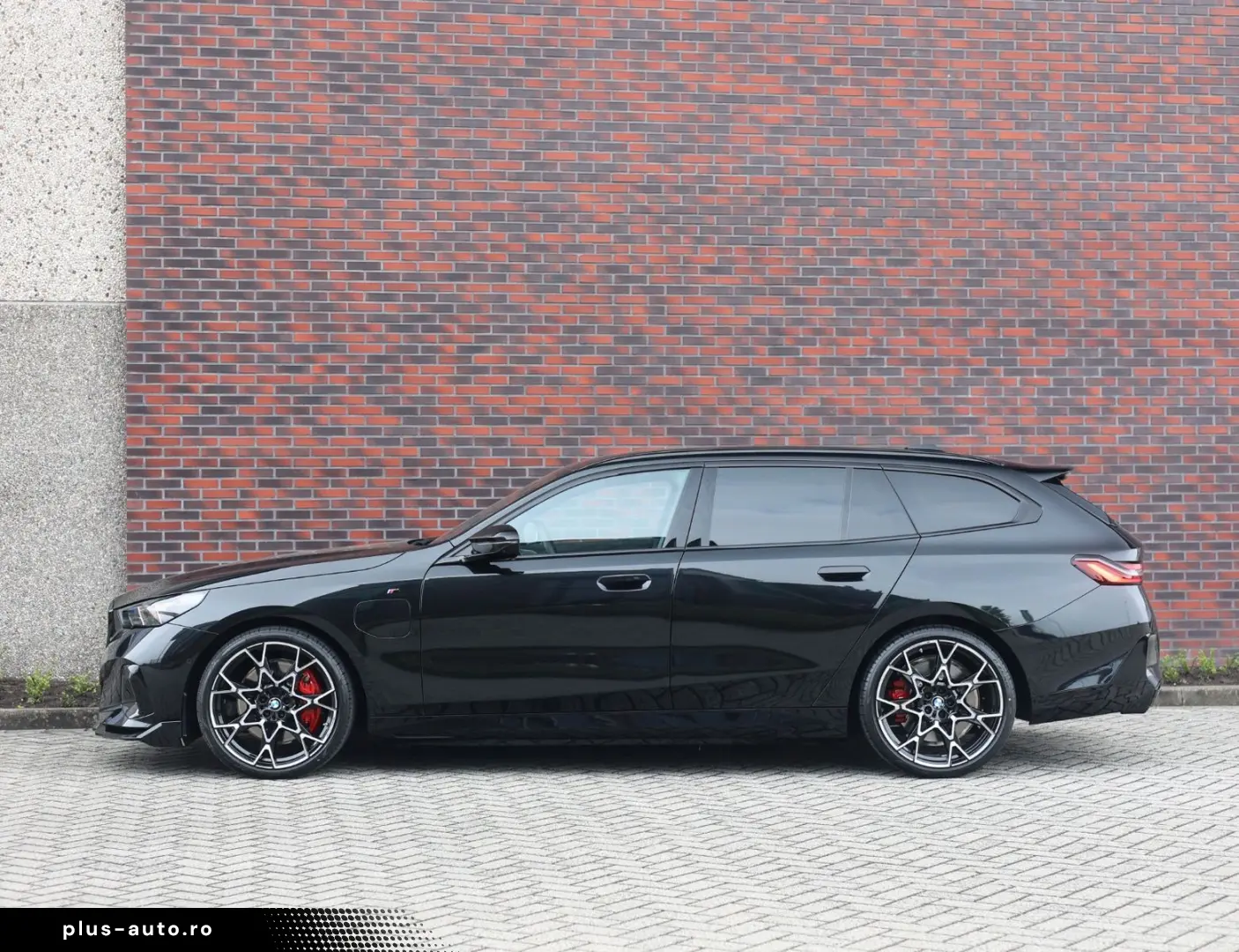 BMW 550e Touring xDrive   M Sport Pro - AHK - Bow&Wi