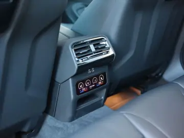 BMW 550e Touring xDrive   M Sport Pro - AHK - Bow&Wi