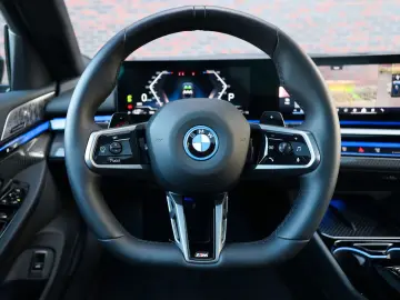BMW 550e Touring xDrive   M Sport Pro - AHK - Bow&Wi