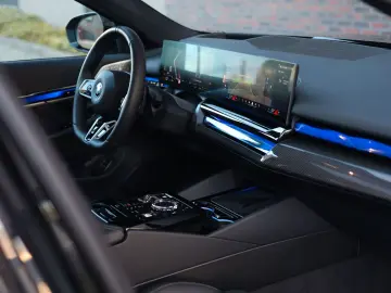 BMW 550e Touring xDrive   M Sport Pro - AHK - Bow&Wi