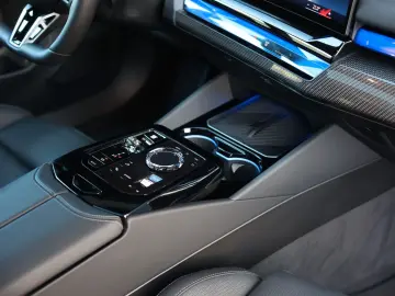 BMW 550e Touring xDrive   M Sport Pro - AHK - Bow&Wi