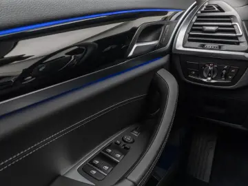 BMW X3 xD20i Laser Kamera HiFi Komfort Alarm Sport