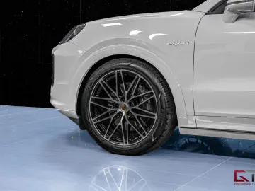PORSCHE Cayenne E-Hyb Coupé SpDesign Crayon 22  Massage