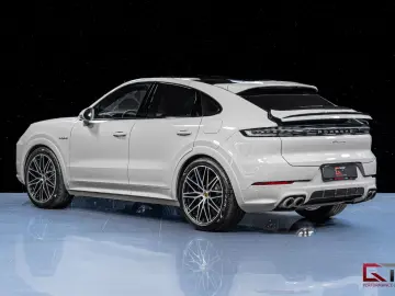PORSCHE Cayenne E-Hyb Coupé SpDesign Crayon 22  Massage